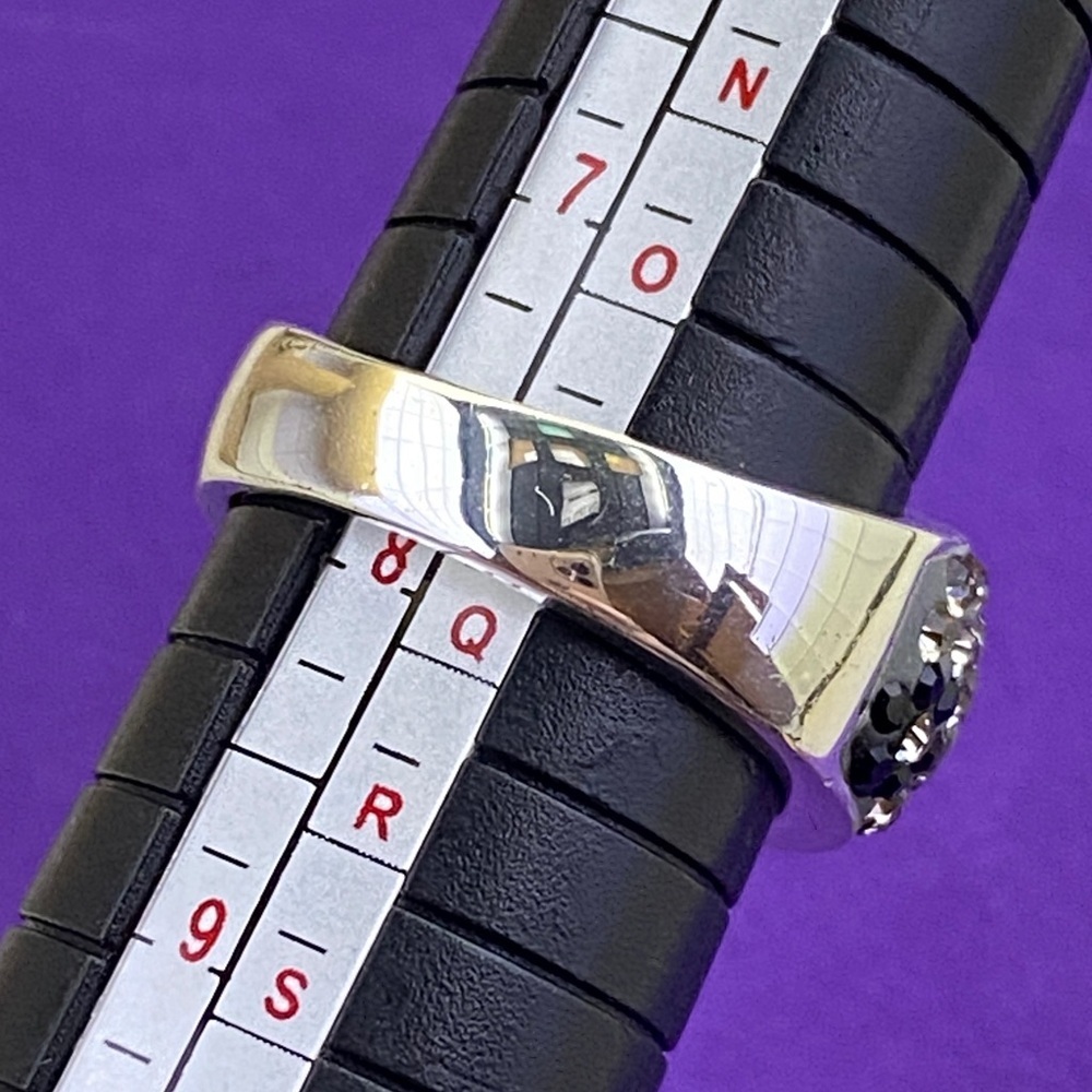 💛 Silver Brass Crystal Pavé Dome Ring | Black Floral Accent Statement Ring - Picture 8 of 9